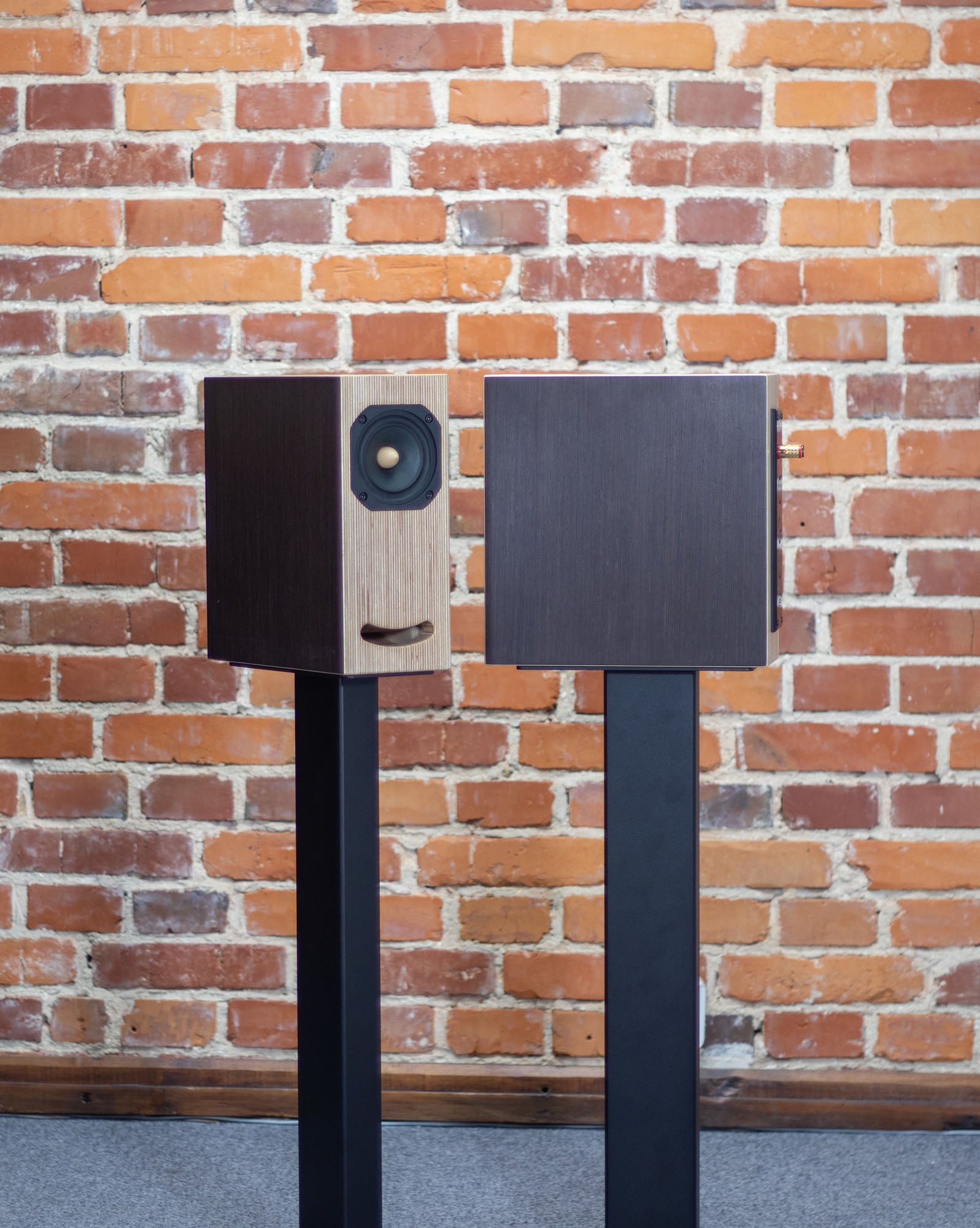Closer Acoustics OGY Wenge bookshelf loudspeakers general front view