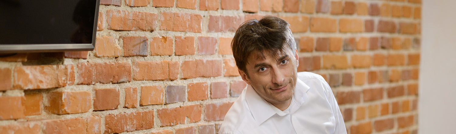 CEO Jacek Grodecki with his custom Closer Acoustics speakers, showcasing the craftsmanship and innovative design of the brand.