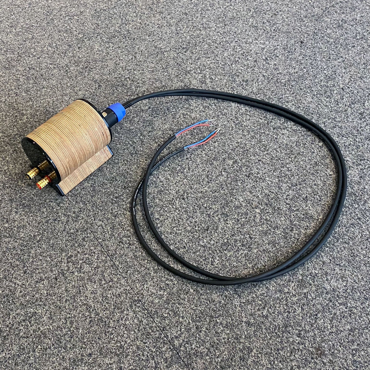 Front view of the Closer Acoustics BOB terminals, highlighting the precision-engineered connectors and the clean, professional design for optimal audio connections