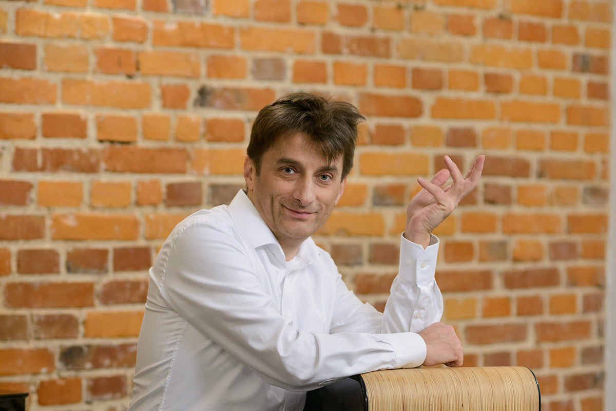 CEO Jacek Grodecki with his custom Closer Acoustics speakers, proudly showcasing the brand’s premium audio craftsmanship and innovative design.