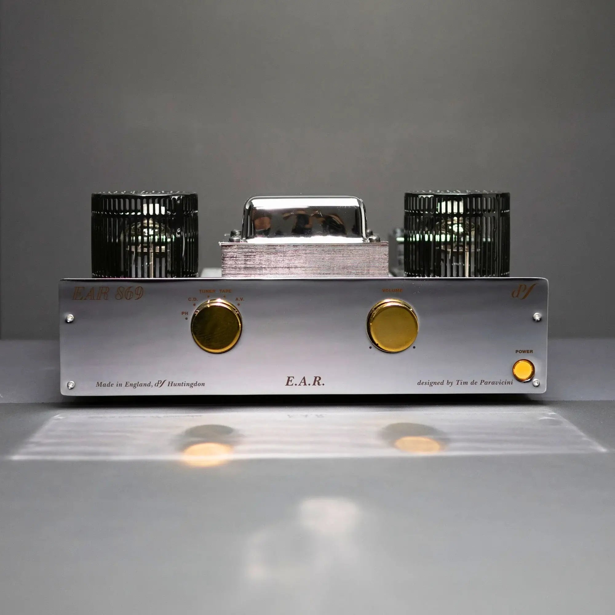 Amplifier Ear Yoshino Ear 869 – premium audio amplifier with a silver finish