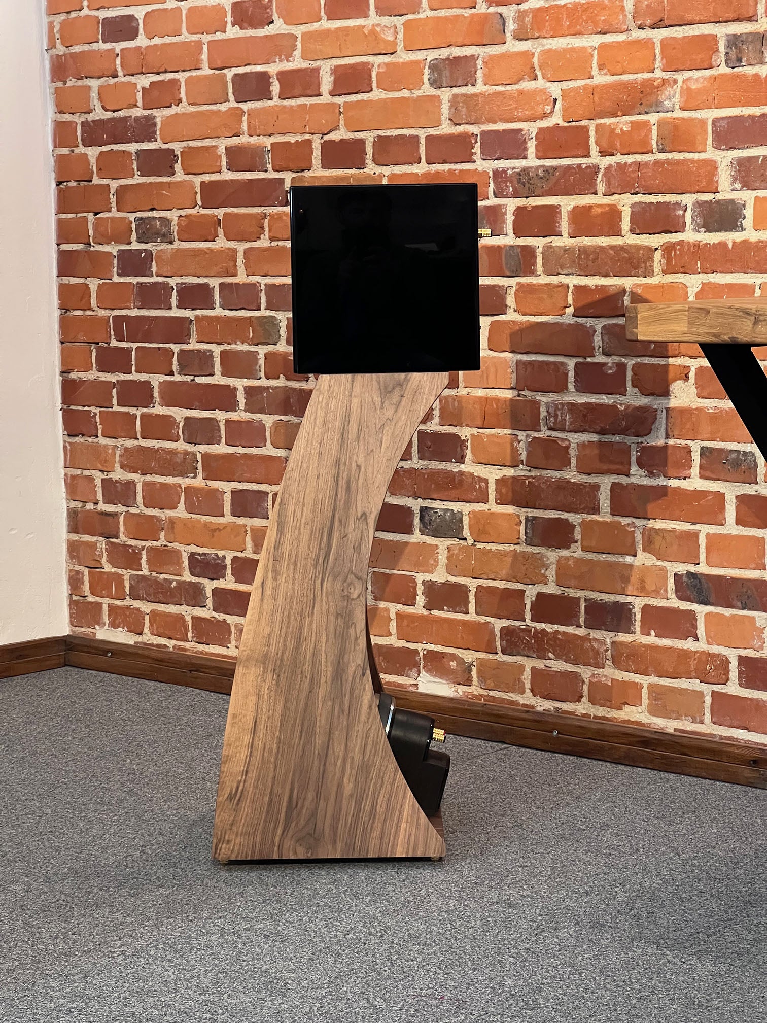 Profile view of the Closer Acoustics The Full OGY Loudspeaker Set – Pair in American walnut finish, showing the refined design and impeccable craftsmanship of the speakers.