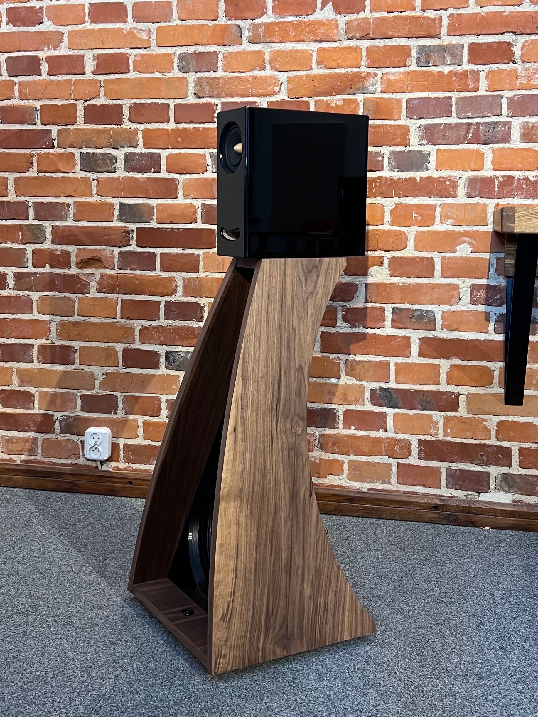 Left profile view of the Closer Acoustics The Full OGY Loudspeaker Set – Pair in American walnut finish, highlighting the elegant design and audio precision from the side