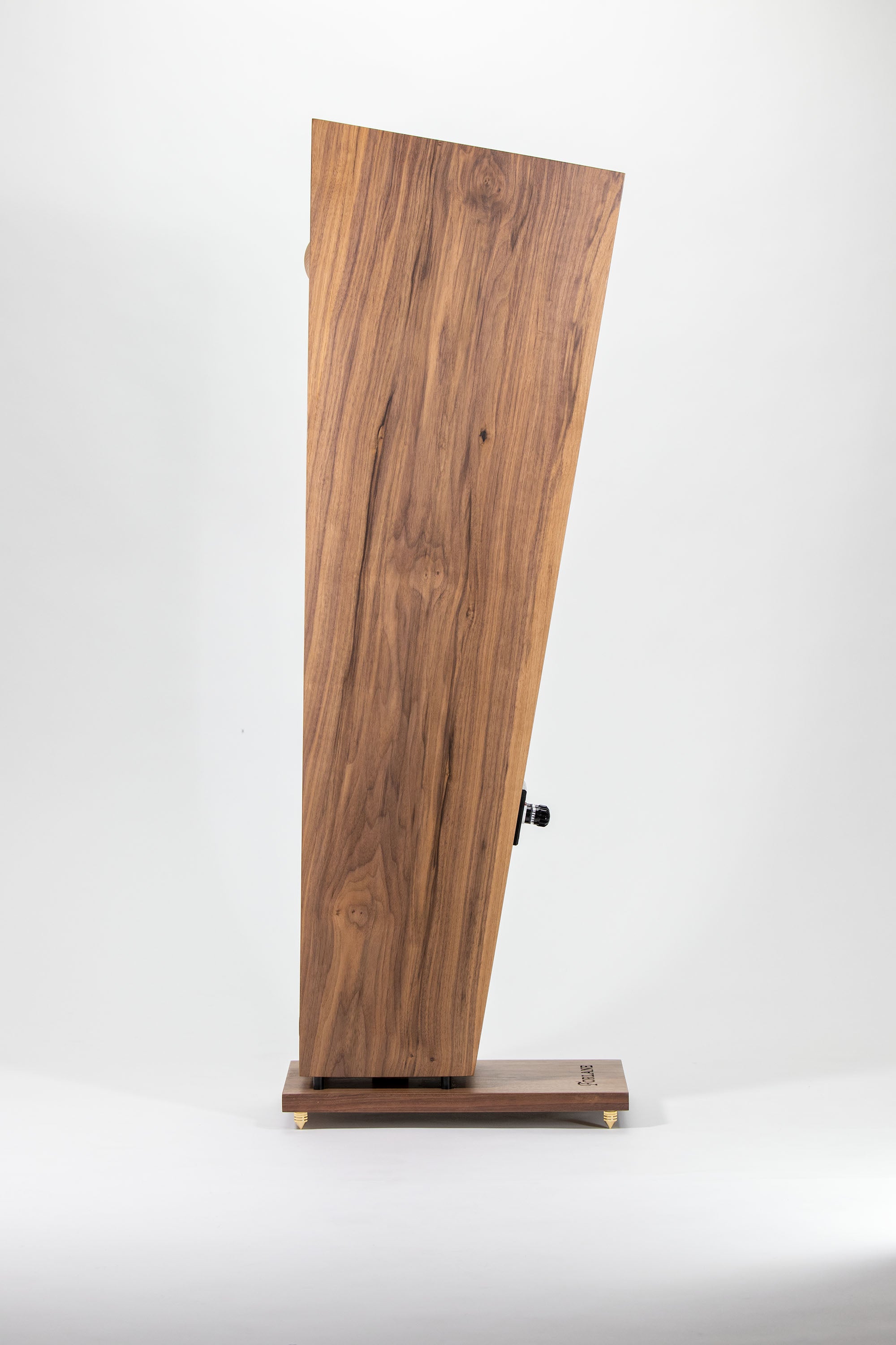 Closer Acoustics Forlane full range speaker in walnut veneer finish, showcasing elegant design and craftsmanship.
