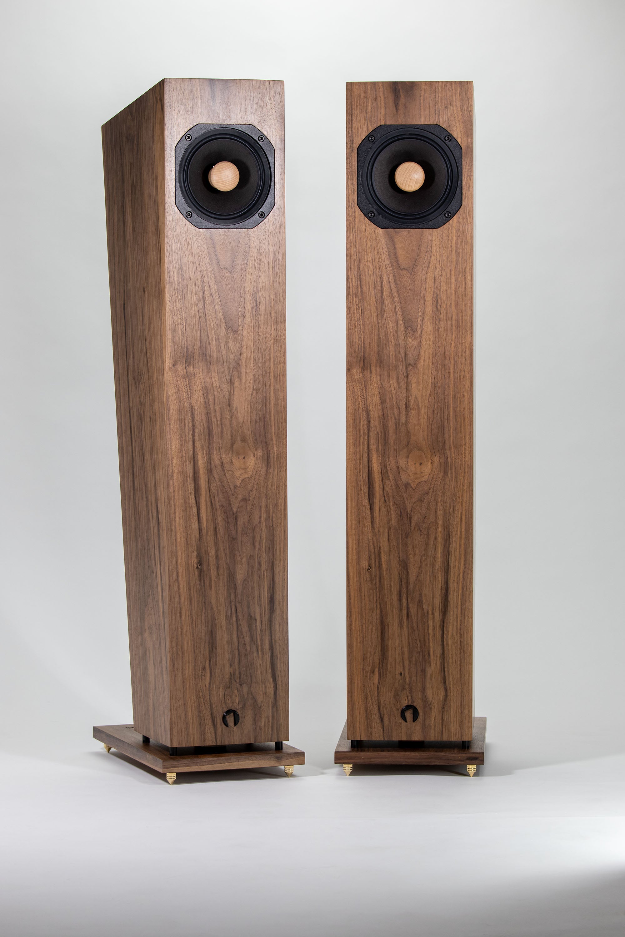 Full range speakers in walnut veneer finish from Closer Acoustics Forlane, handmade in Poland with premium components.