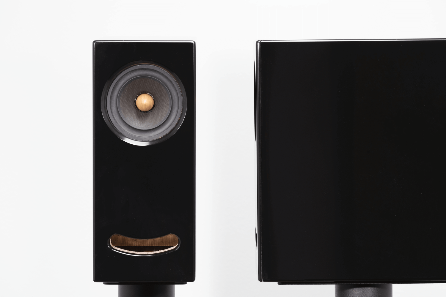 Closer Acoustics OGY black speaker with Corian finish – sleek, modern design offering exceptional sound clarity and durability
