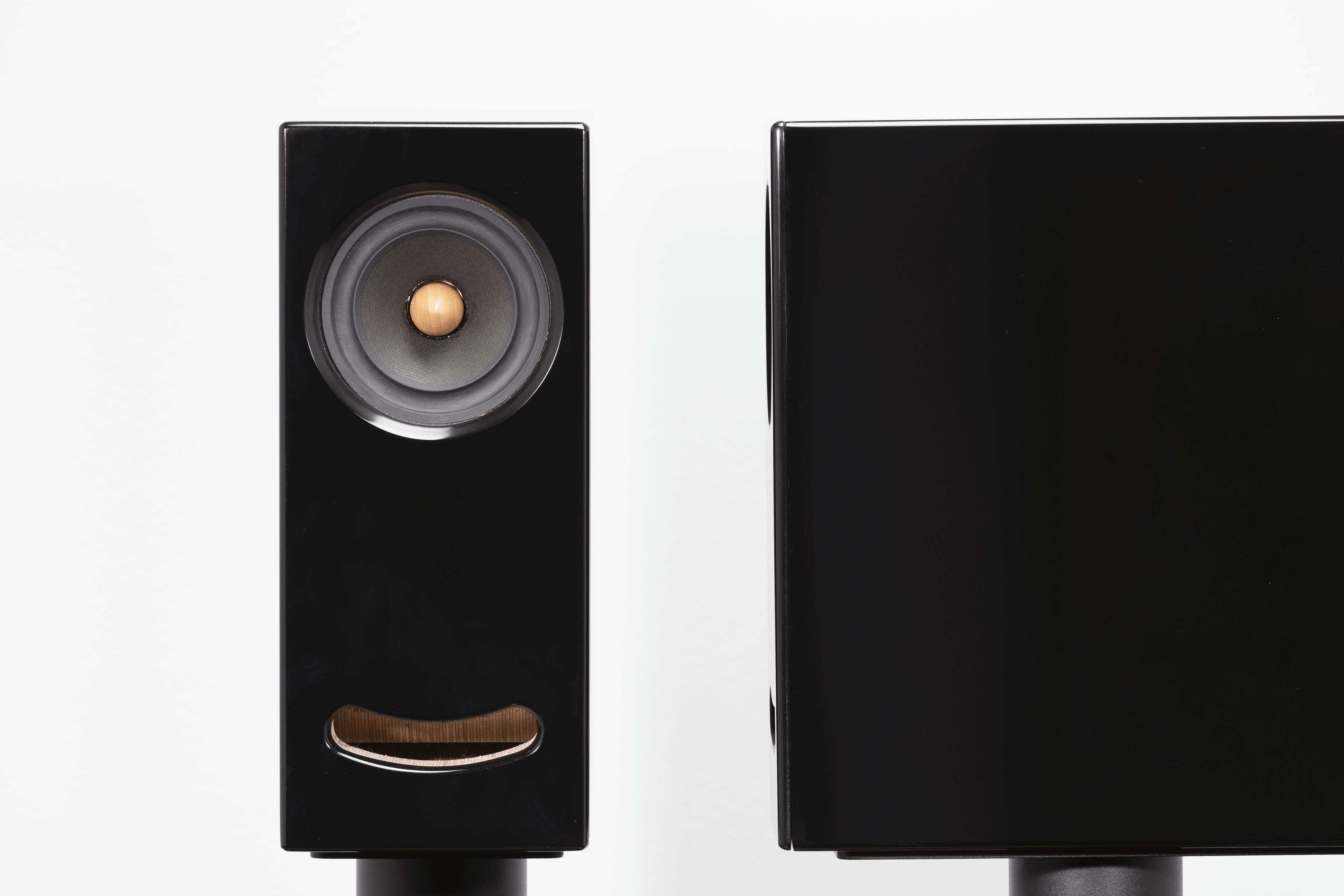 Closer Acoustics OGY black speaker with Corian finish – sleek, modern design offering exceptional sound clarity and durability