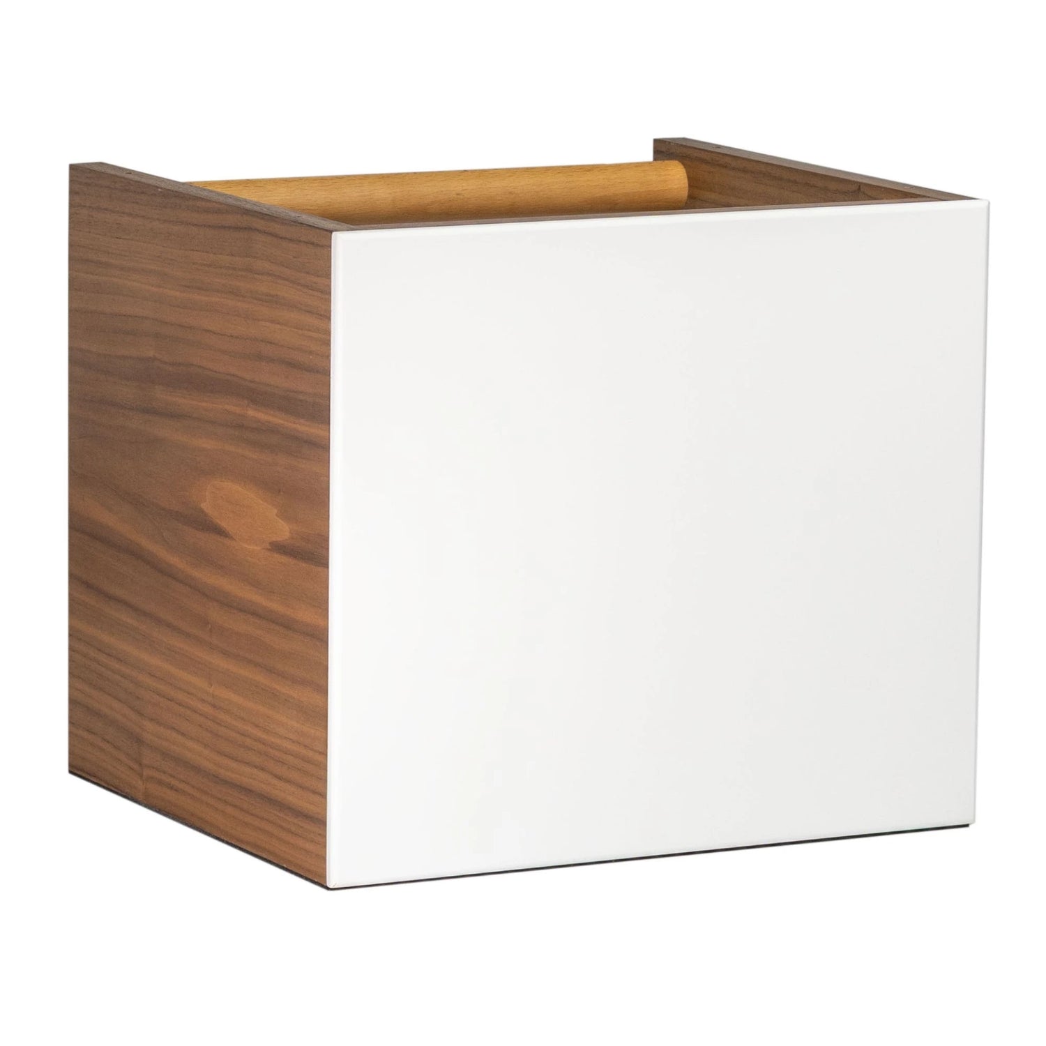 Closer Acoustics BLANK speaker in white – front view showcasing minimalist design and premium craftsmanship for exceptional sound