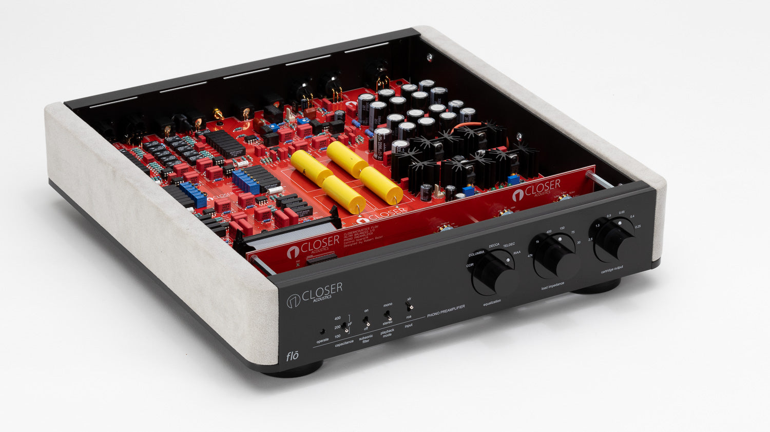 Closer Acoustics Flō phono preamplifier – interior view showcasing the high-end components for premium sound quality