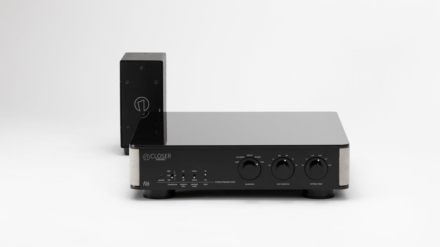 Closer Acoustics Flō phono preamplifier – front view highlighting the elegant design and user interface