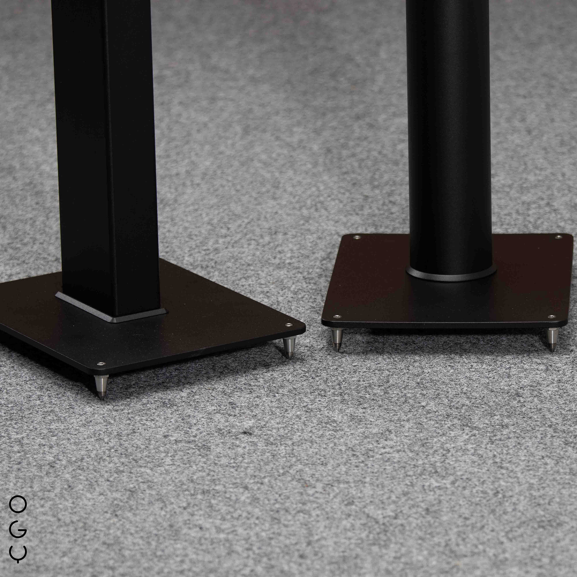 Close-up of the base of Stands KT 700 for Closer Acoustics OGY loudspeakers, emphasizing the material quality and sleek finish.