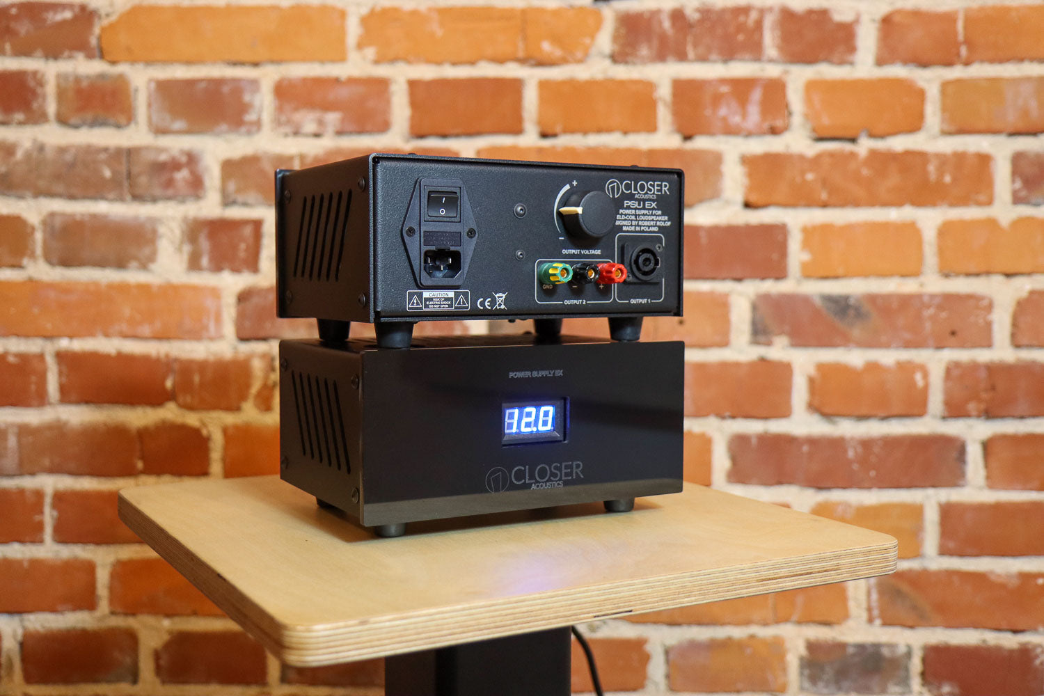 Closer Acoustics PSU EX power supply for field coil drivers – front view showcasing the elegant design and features