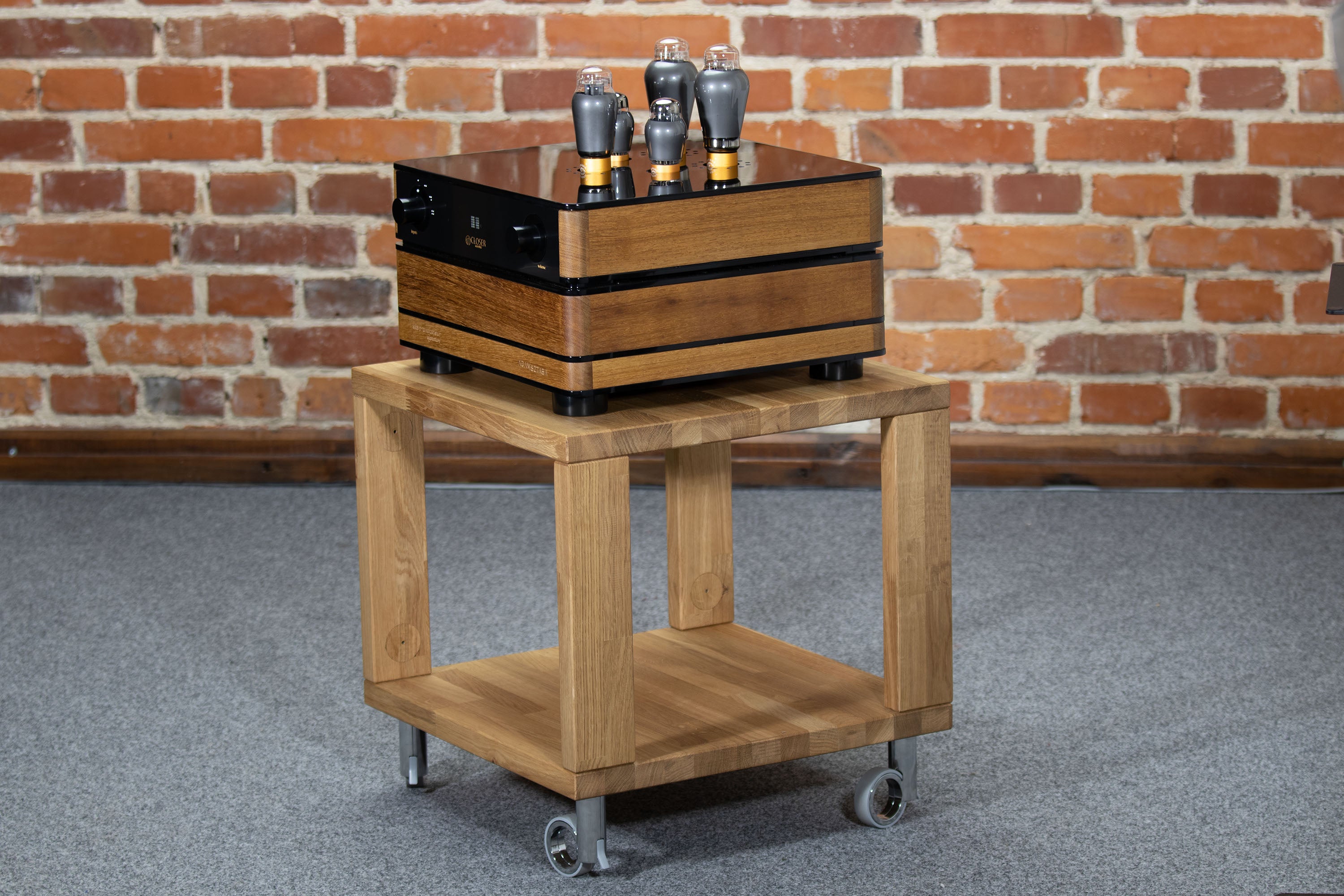 High-end tube amplifier set in modern interior – Closer Acoustics Provocateur Signature