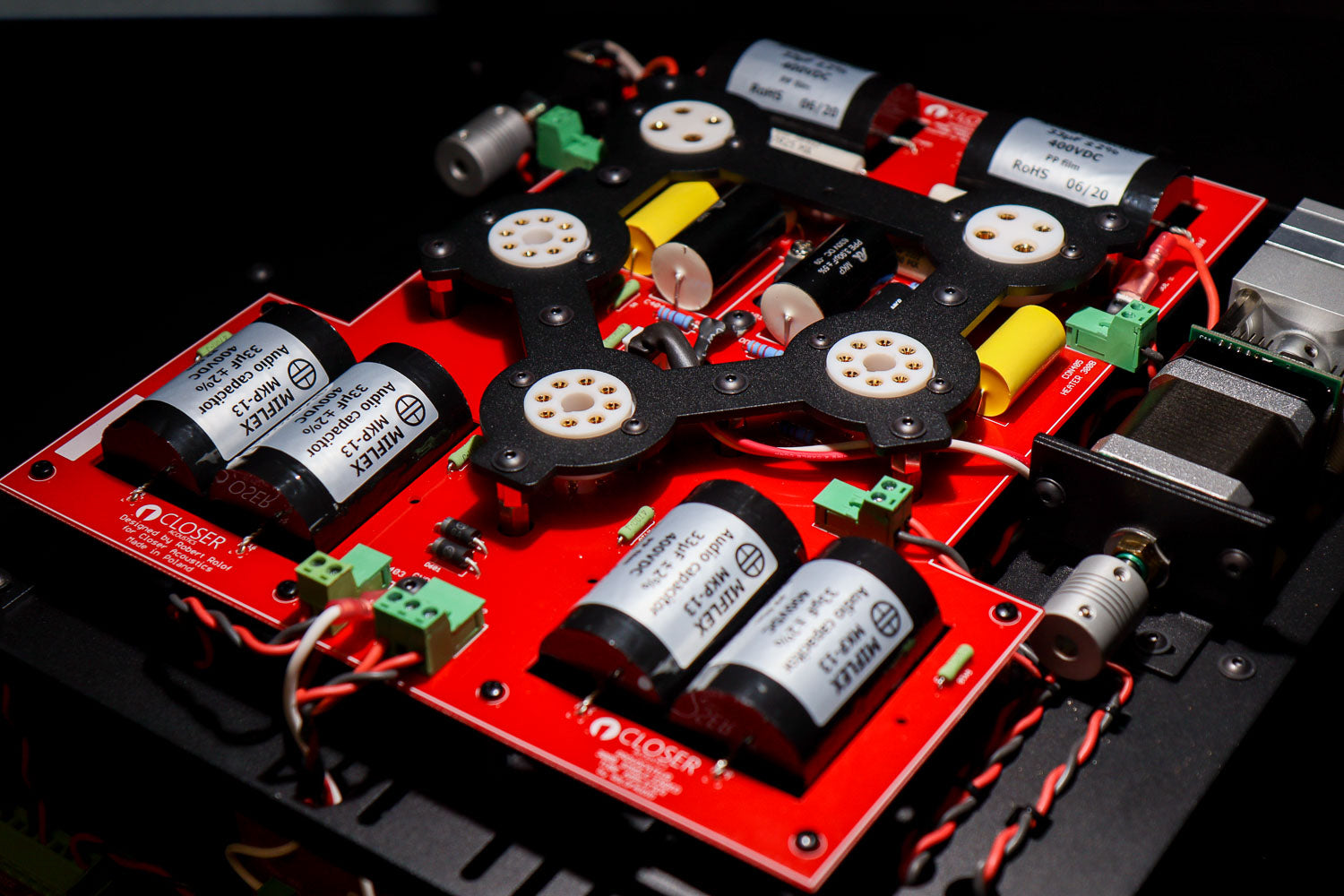 Internal view of Closer Acoustics 300B Provocateur Signature amplifier, highlighting advanced components and precise circuit design for superior sound quality.