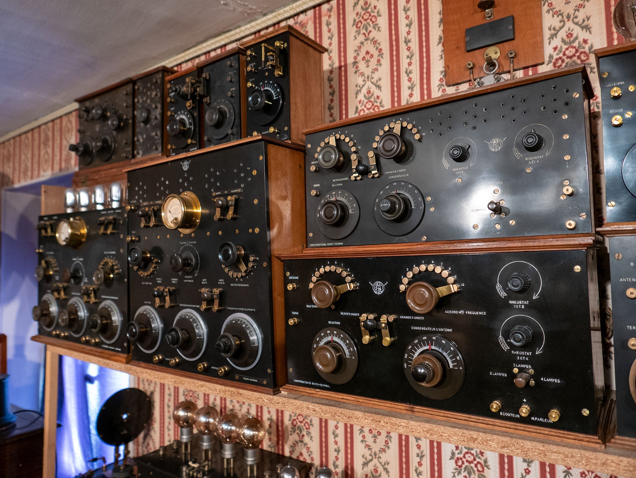 Vintage tube amplifiers displayed in an exhibition, showcasing their classic design and timeless craftsmanship.