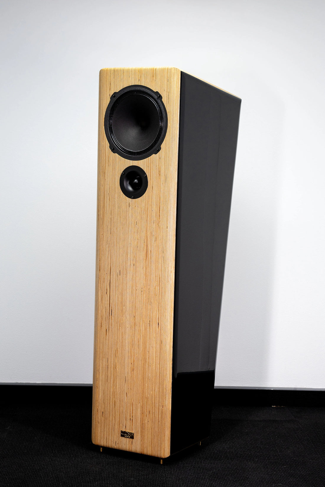 Closer Acoustics Adam floorstanding loudspeaker – front view showcasing the elegant design, premium materials, and high-performance audio components