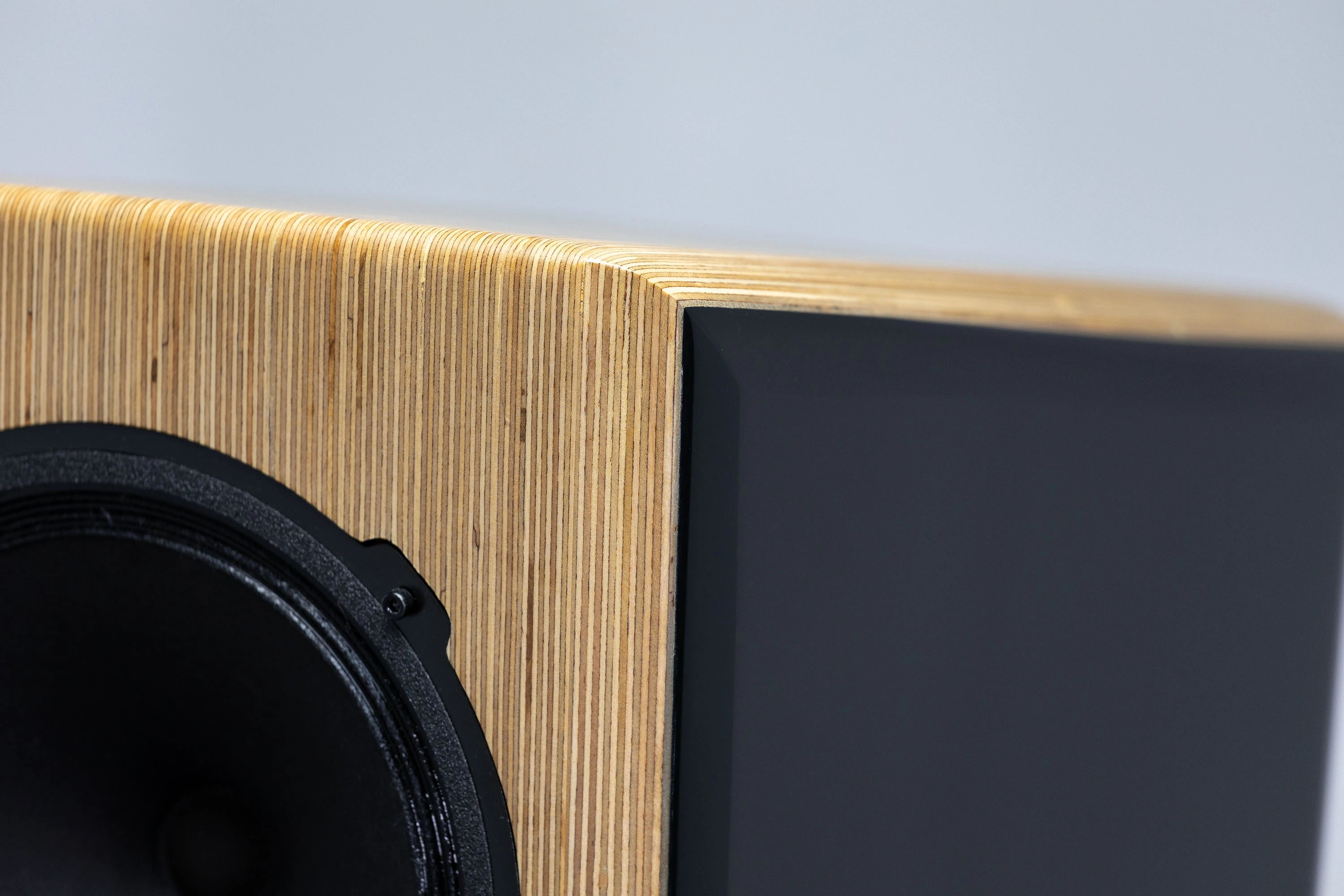 Closer Acoustics Adam floorstanding loudspeaker close-up – detailed view of the speaker&