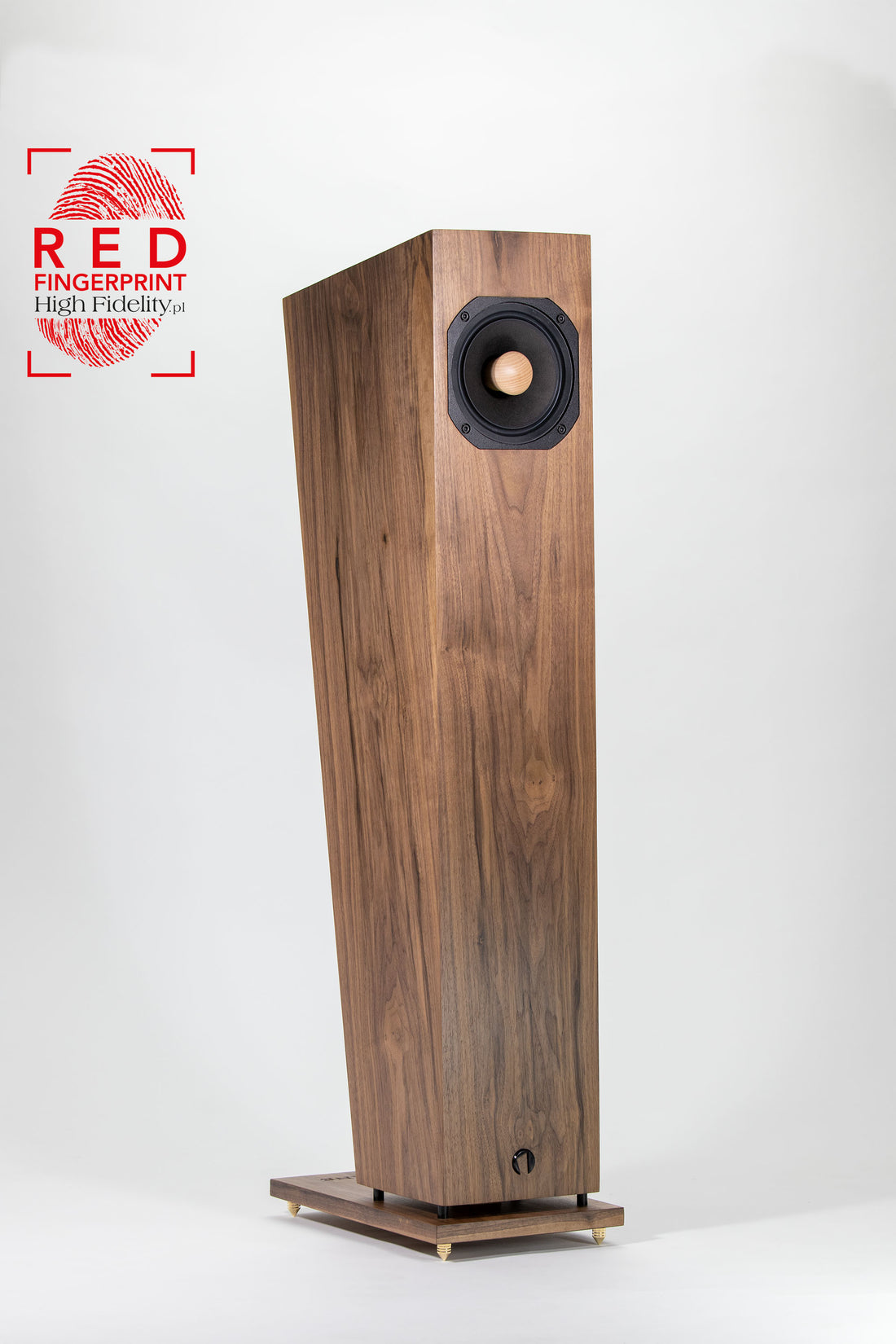 Forlane full range speakers in walnut veneer finish, handcrafted in Poland with top-notch French transducer.
