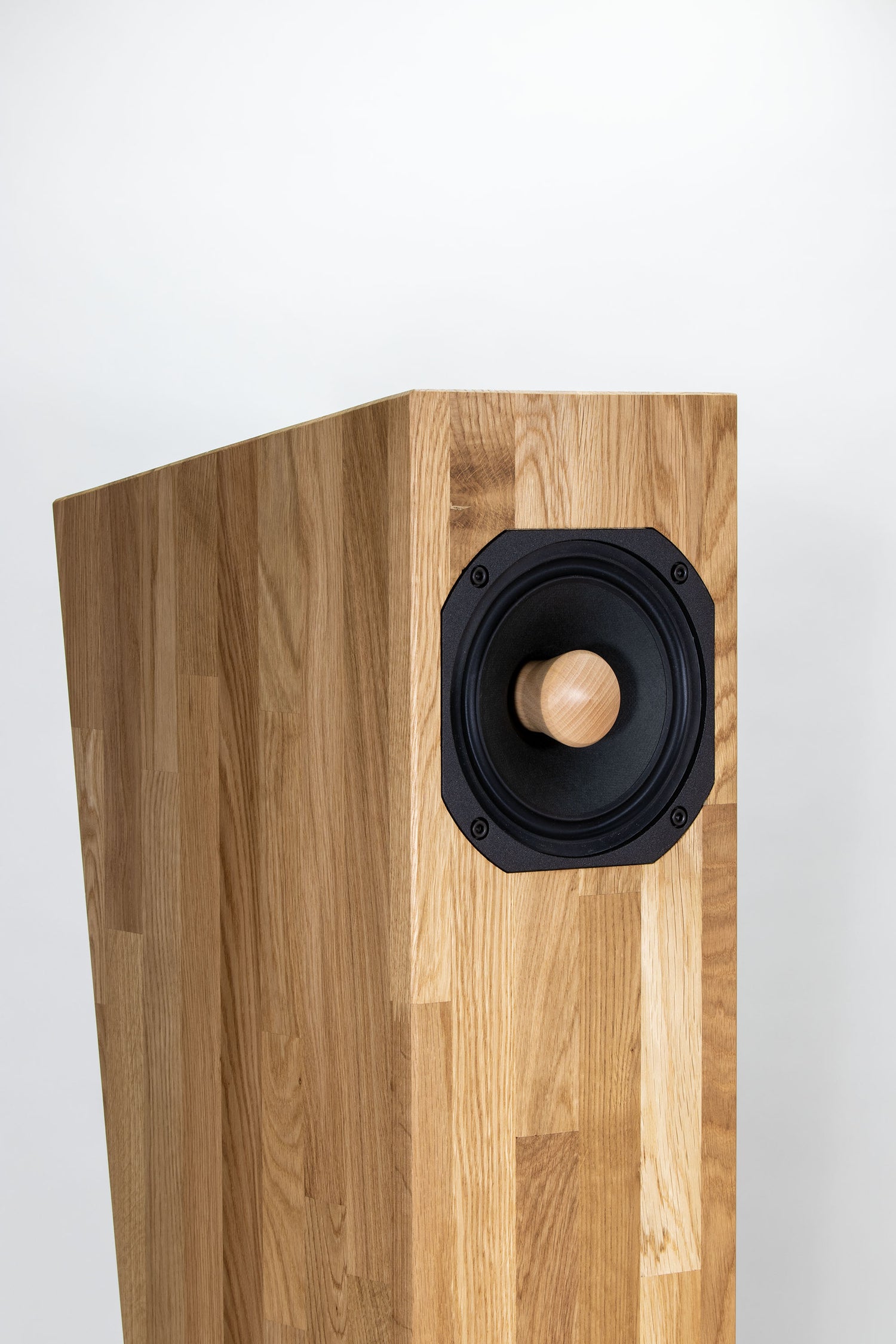 Close-up of Forlane speaker top panel – smooth wood grain and precise craftsmanship