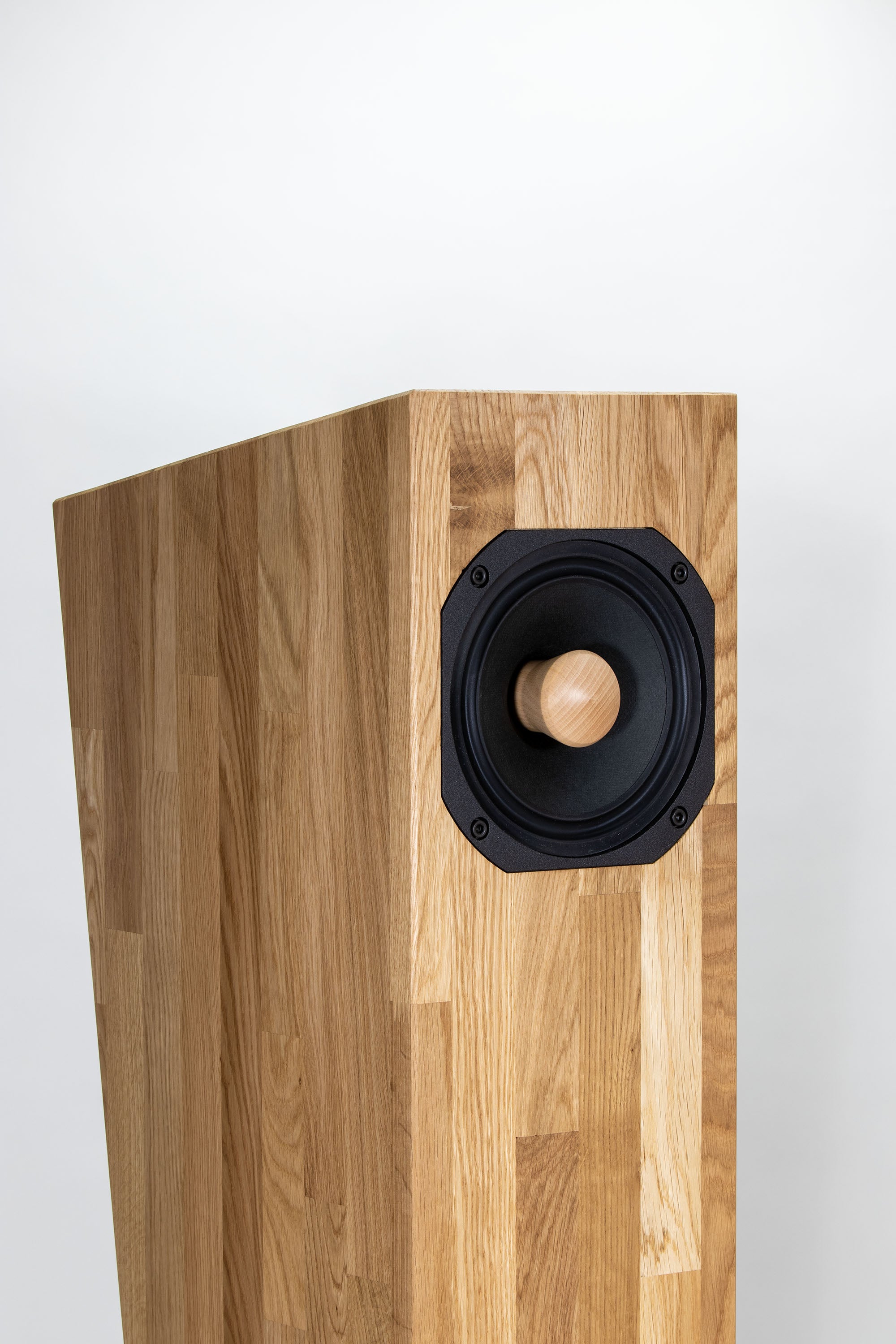 Close-up of Forlane speaker top panel – smooth wood grain and precise craftsmanship