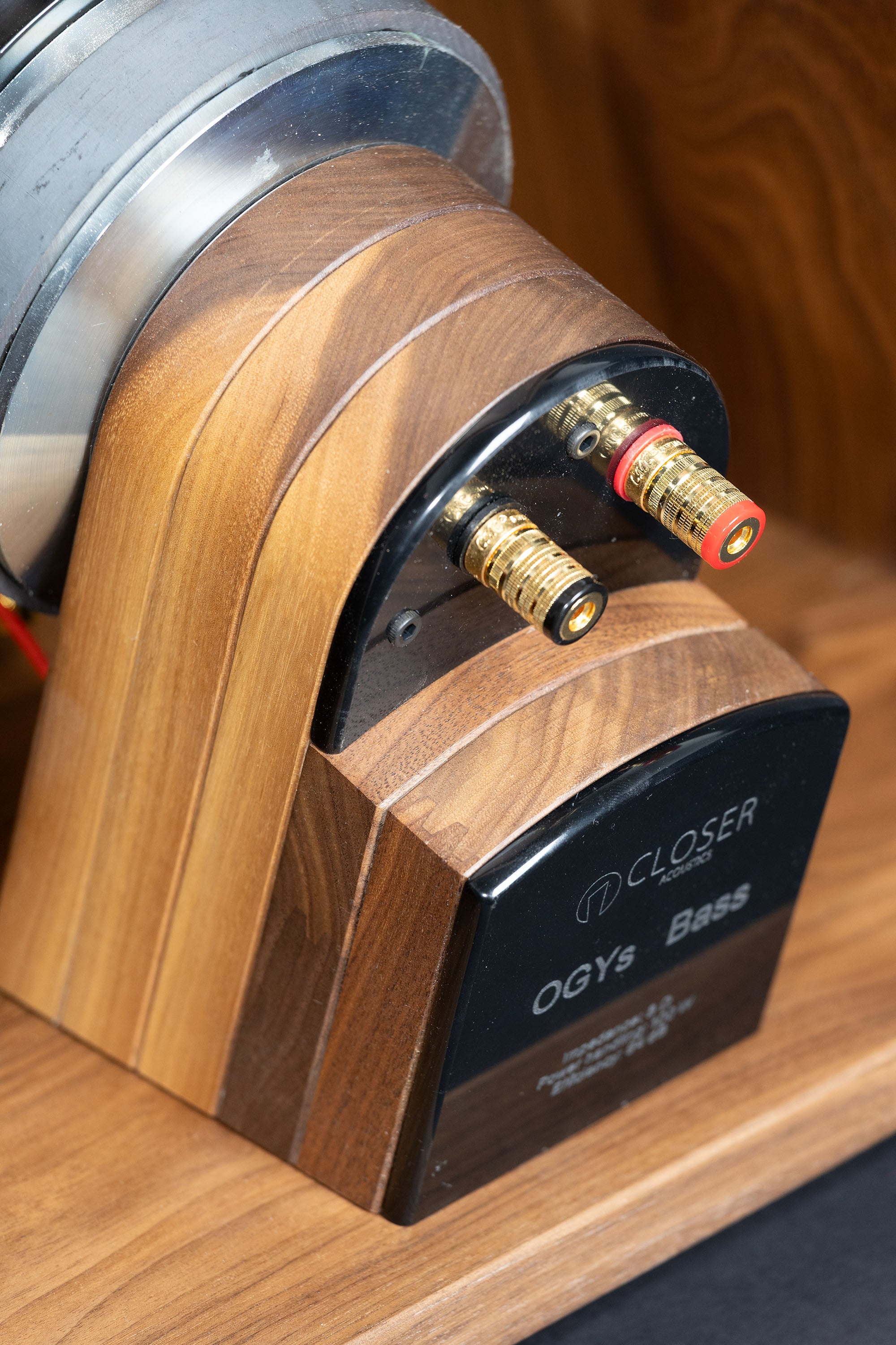 Closer Acoustics OGY Bass – Série Artisan : Noyer américain massif - paire