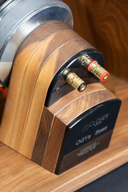 Closer Acoustics OGY Bass – Série Artisan : Noyer américain massif - paire
