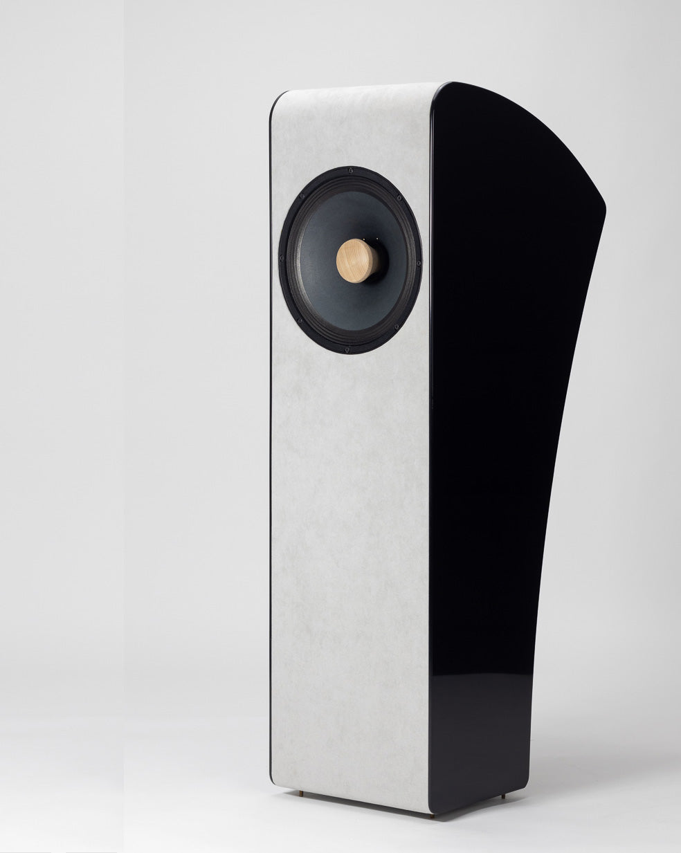 Closer Acoustics Vigo grey alcantara speakers – overall view with high-end amplifier setup