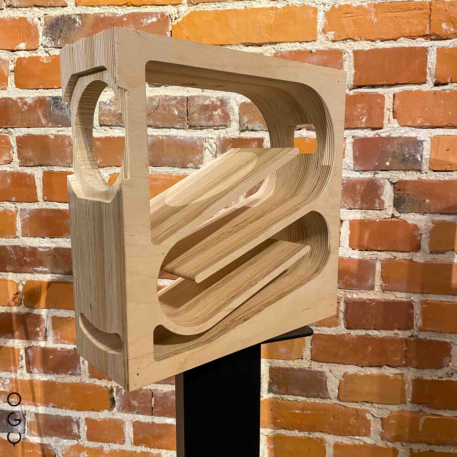 Closer Acoustics OGY loudspeaker internal transmission line – close-up view showcasing the detailed design and craftsmanship of the speaker&